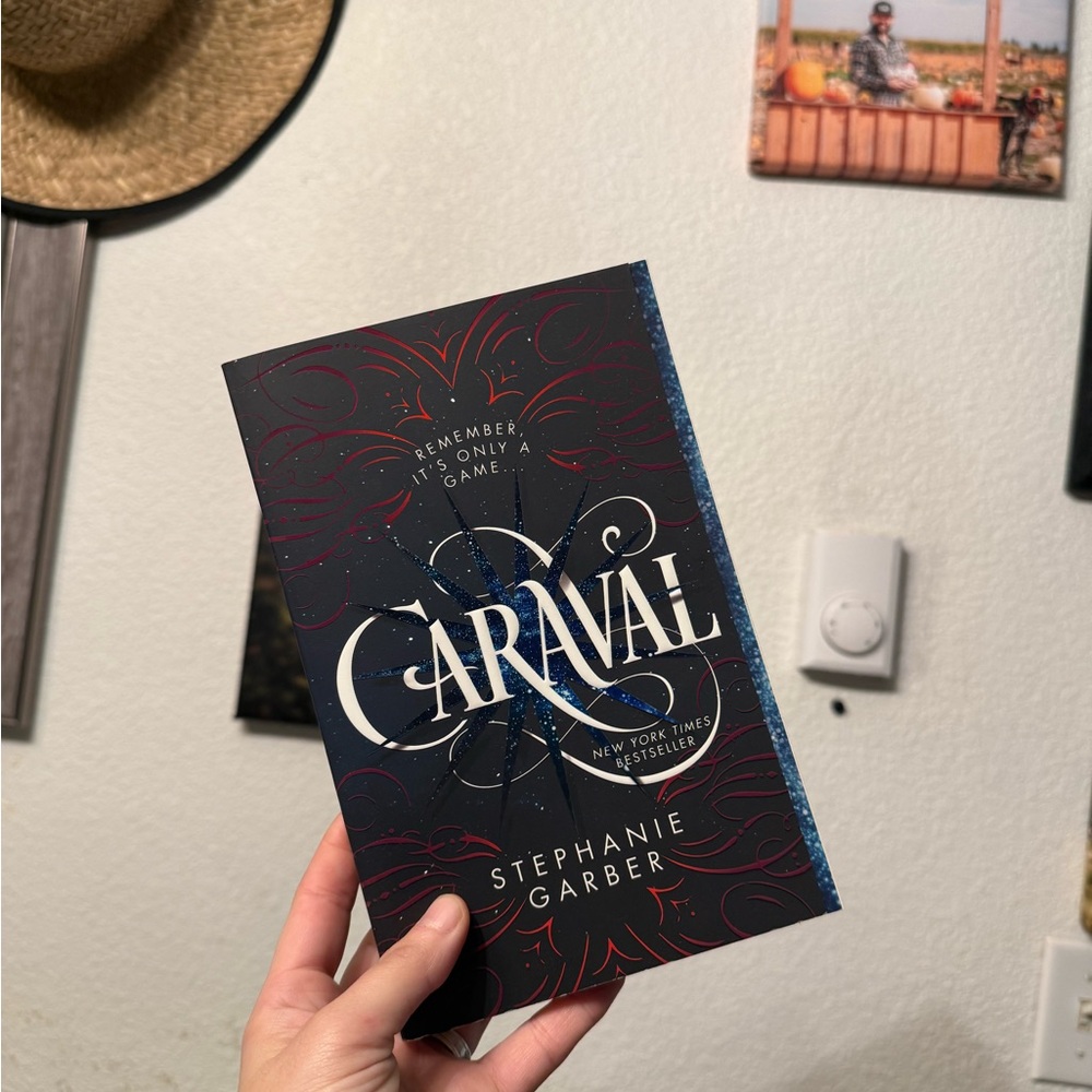 Caraval by Stephanie Garber Book